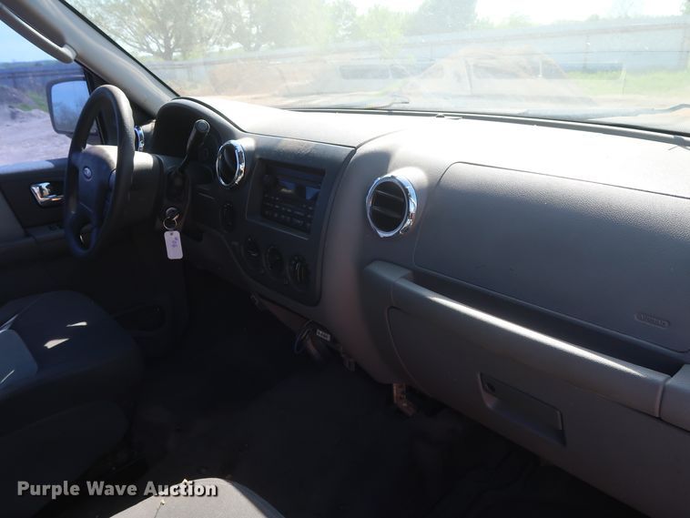 image for item GS9824 2005 Ford Expedition  SUV