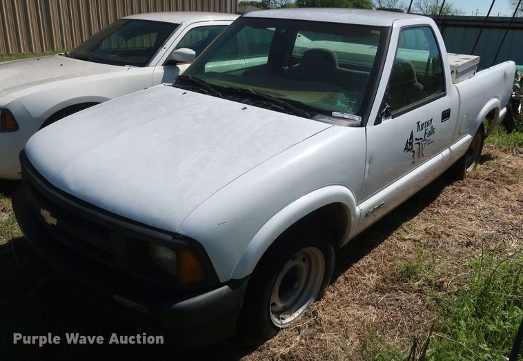 image for item GS9830 1996 Chevrolet S10  pickup truck
