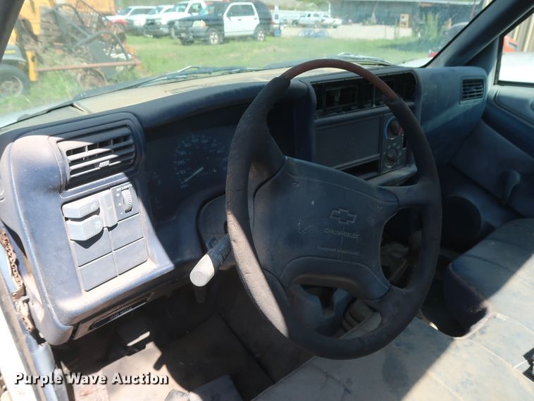 image for item GS9830 1996 Chevrolet S10  pickup truck