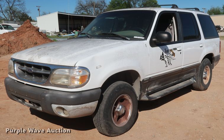 image for item GS9832 1999 Ford Explorer XLT  SUV