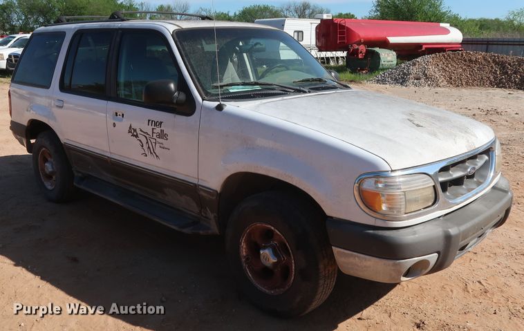 image for item GS9832 1999 Ford Explorer XLT  SUV