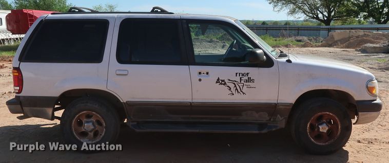 image for item GS9832 1999 Ford Explorer XLT  SUV