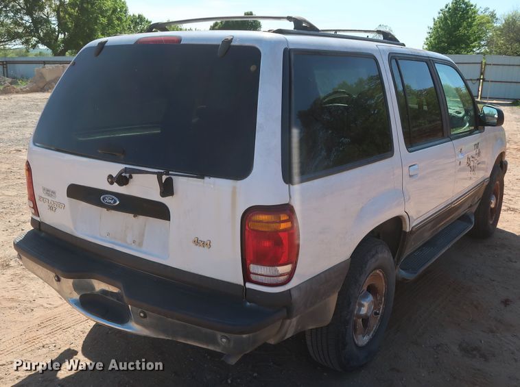 image for item GS9832 1999 Ford Explorer XLT  SUV