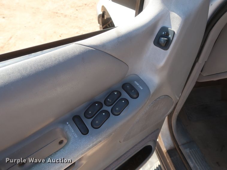 image for item GS9832 1999 Ford Explorer XLT  SUV