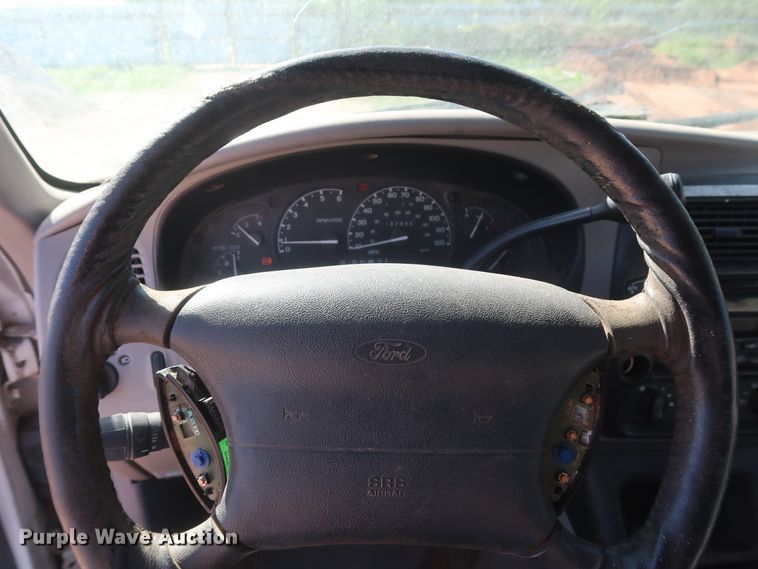 image for item GS9832 1999 Ford Explorer XLT  SUV