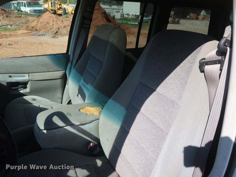 image for item GS9832 1999 Ford Explorer XLT  SUV