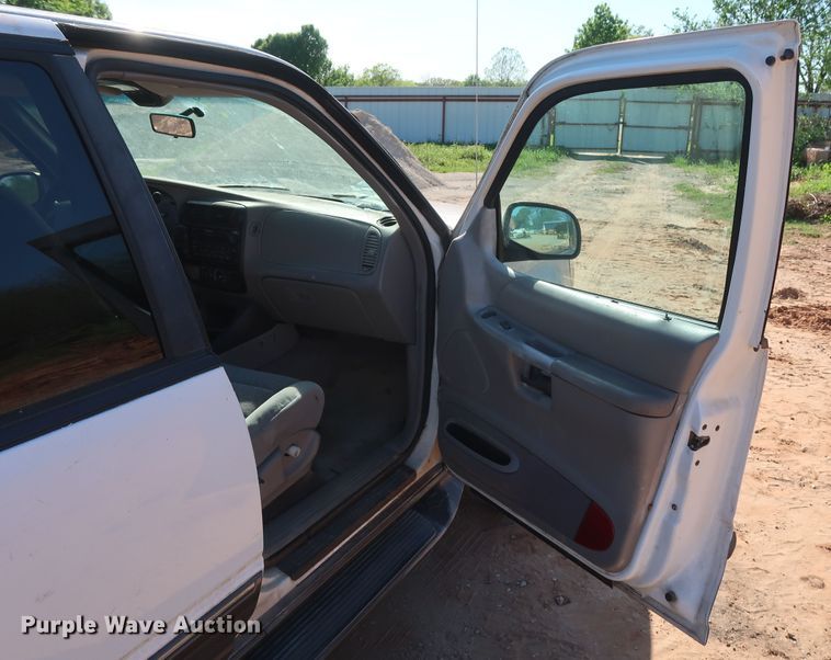 image for item GS9832 1999 Ford Explorer XLT  SUV