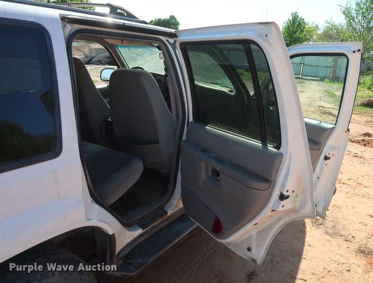 image for item GS9832 1999 Ford Explorer XLT  SUV