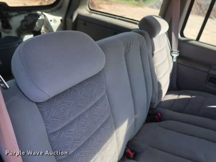 image for item GS9832 1999 Ford Explorer XLT  SUV