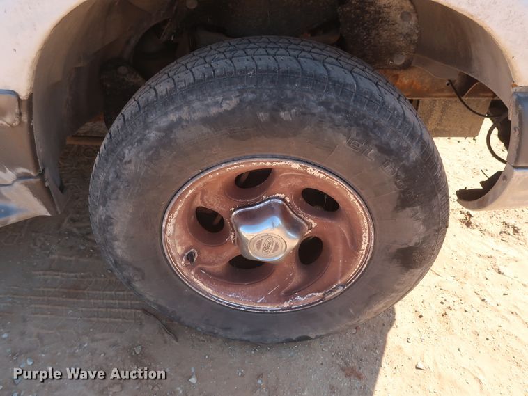 image for item GS9832 1999 Ford Explorer XLT  SUV