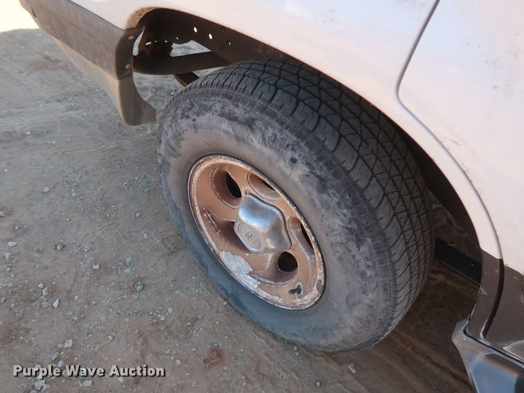 image for item GS9832 1999 Ford Explorer XLT  SUV