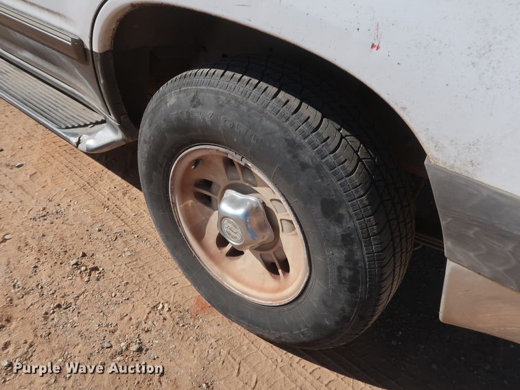 image for item GS9832 1999 Ford Explorer XLT  SUV