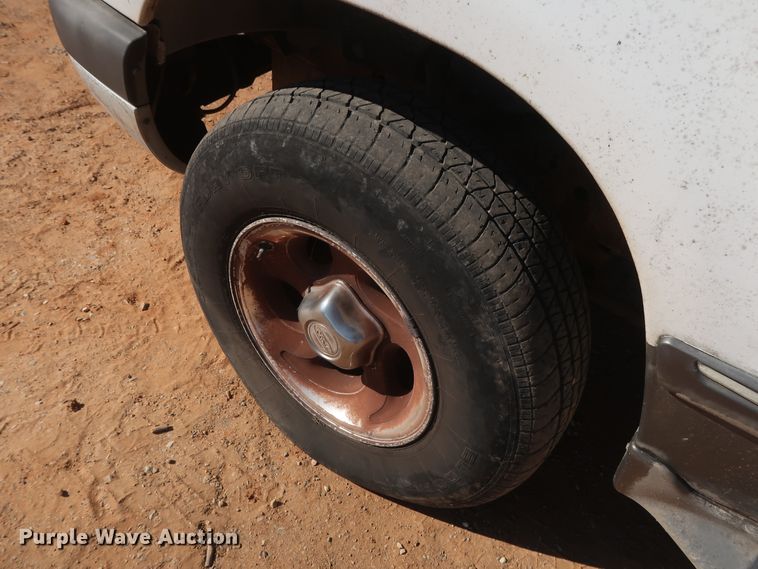 image for item GS9832 1999 Ford Explorer XLT  SUV