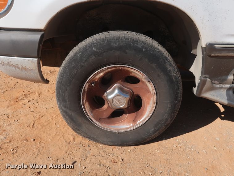 image for item GS9832 1999 Ford Explorer XLT  SUV