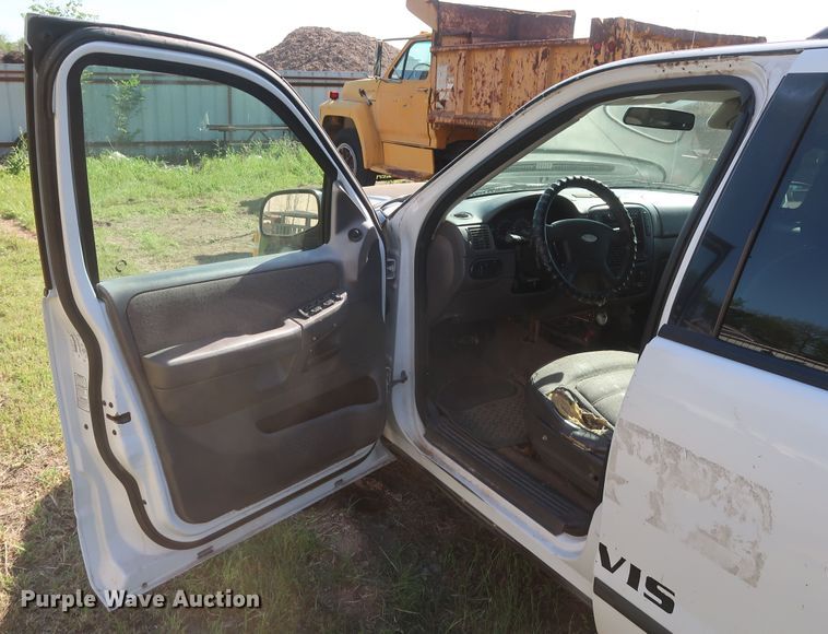 image for item GS9833 2004 Ford Explorer  SUV