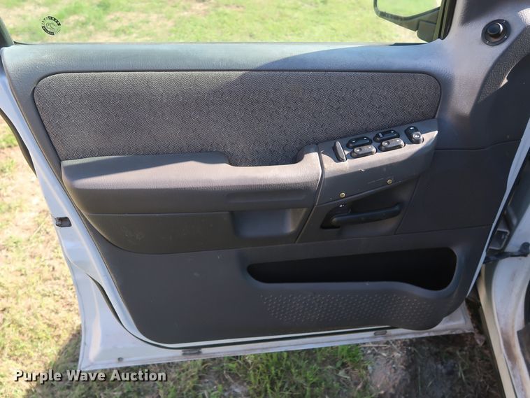 image for item GS9833 2004 Ford Explorer  SUV