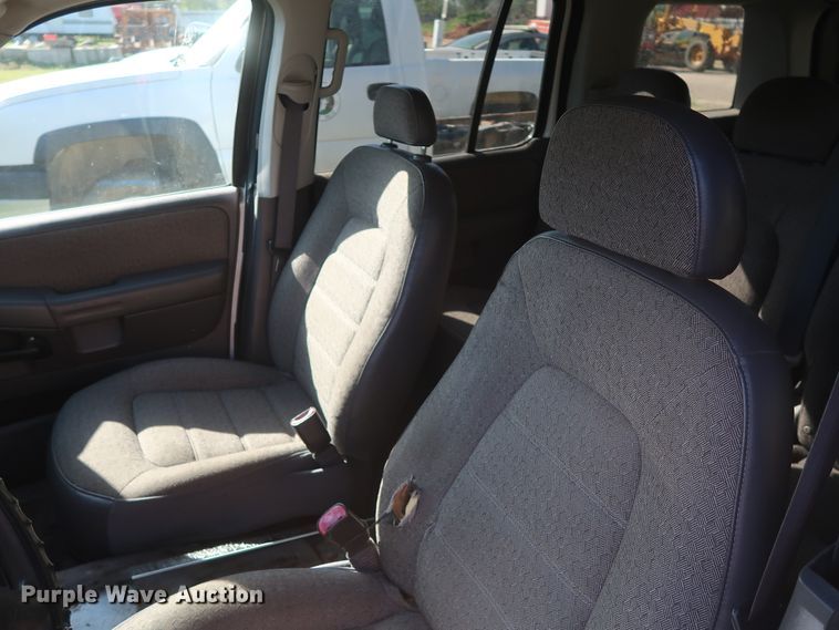 image for item GS9833 2004 Ford Explorer  SUV