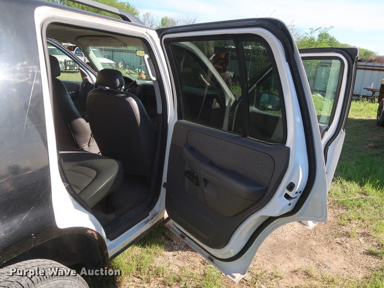 image for item GS9833 2004 Ford Explorer  SUV