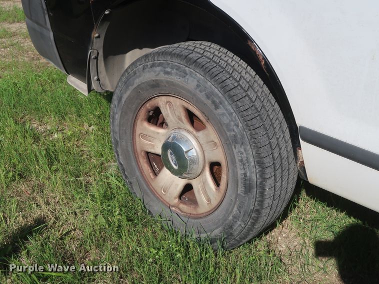 image for item GS9833 2004 Ford Explorer  SUV