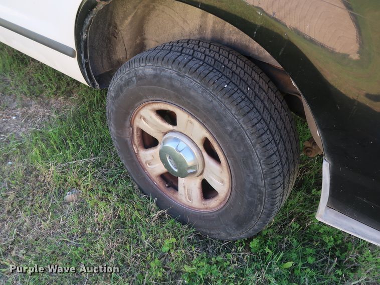 image for item GS9833 2004 Ford Explorer  SUV