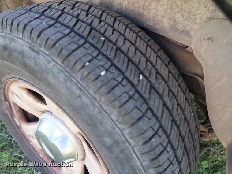 image for item GS9833 2004 Ford Explorer  SUV