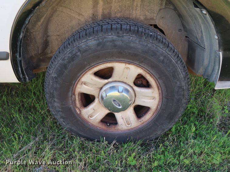 image for item GS9833 2004 Ford Explorer  SUV