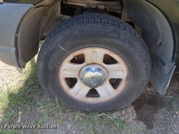 image for item GS9833 2004 Ford Explorer  SUV