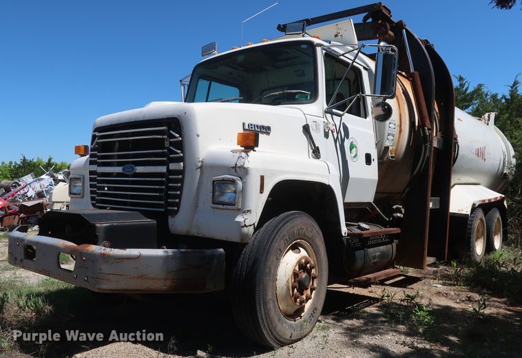 image for item GS9836 1996 Ford L8000 Impac refuse truck