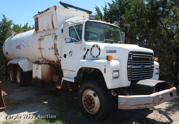 image for item GS9836 1996 Ford L8000 Impac refuse truck