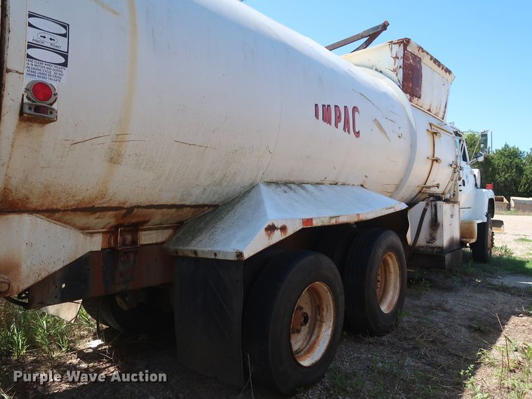 image for item GS9836 1996 Ford L8000 Impac refuse truck