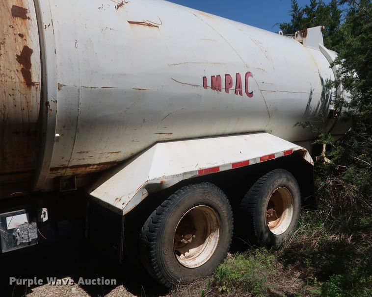 image for item GS9836 1996 Ford L8000 Impac refuse truck