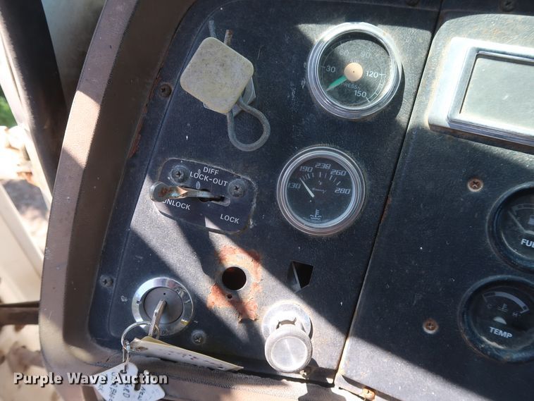 image for item GS9836 1996 Ford L8000 Impac refuse truck