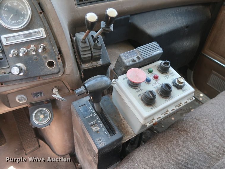 image for item GS9836 1996 Ford L8000 Impac refuse truck