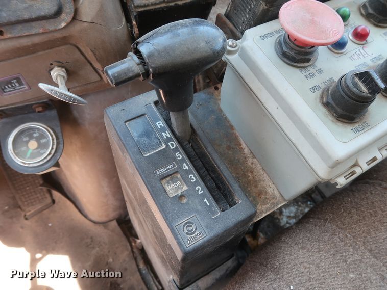 image for item GS9836 1996 Ford L8000 Impac refuse truck