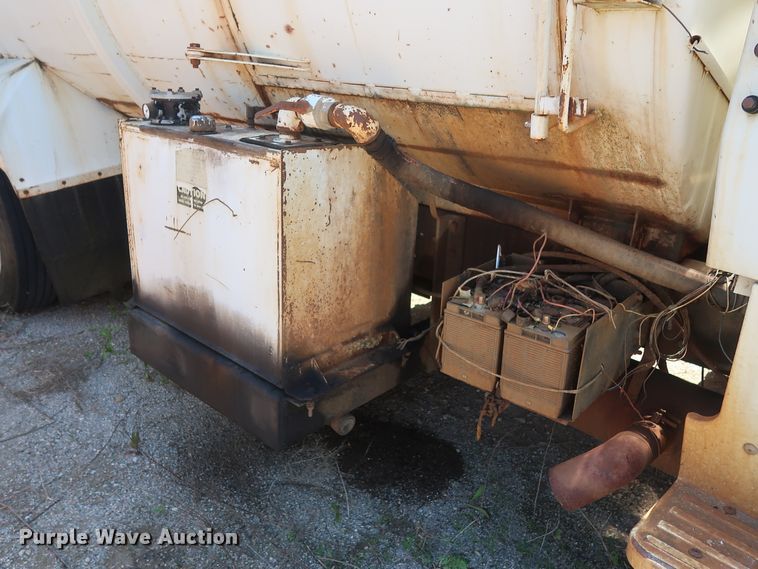 image for item GS9836 1996 Ford L8000 Impac refuse truck