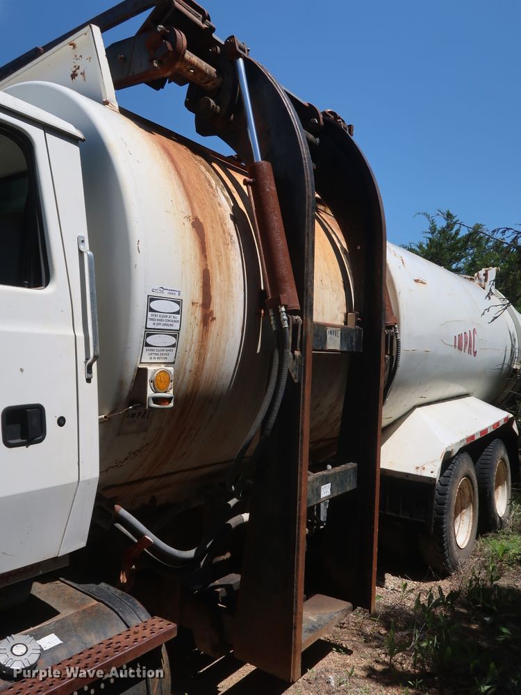 image for item GS9836 1996 Ford L8000 Impac refuse truck