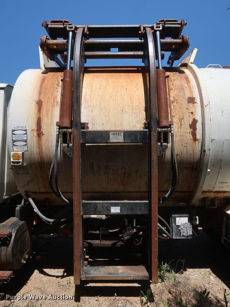 image for item GS9836 1996 Ford L8000 Impac refuse truck