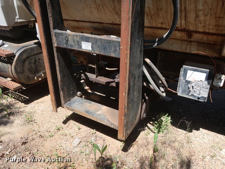 image for item GS9836 1996 Ford L8000 Impac refuse truck