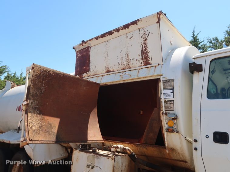 image for item GS9836 1996 Ford L8000 Impac refuse truck