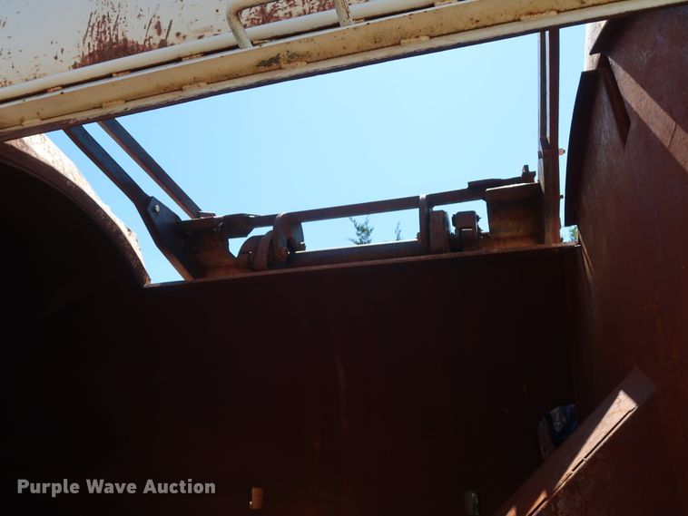 image for item GS9836 1996 Ford L8000 Impac refuse truck