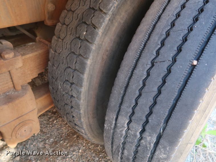 image for item GS9836 1996 Ford L8000 Impac refuse truck