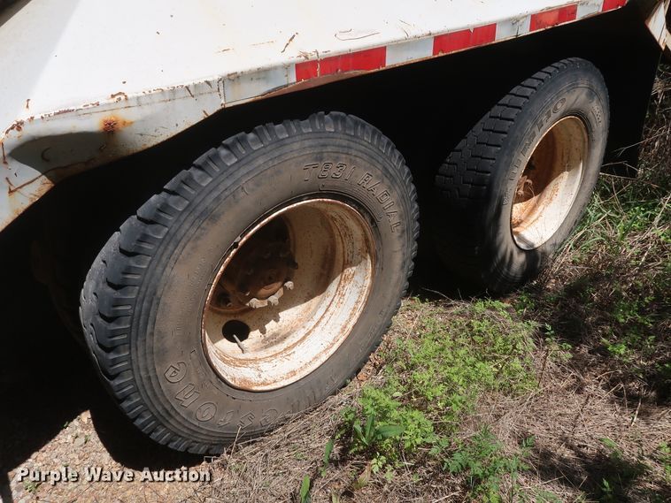 image for item GS9836 1996 Ford L8000 Impac refuse truck