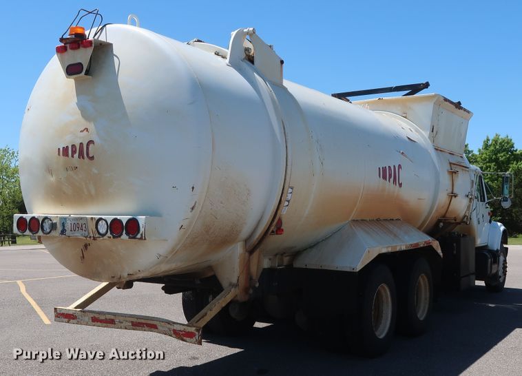 image for item GS9837 2001 International 4900 Impac refuse truck