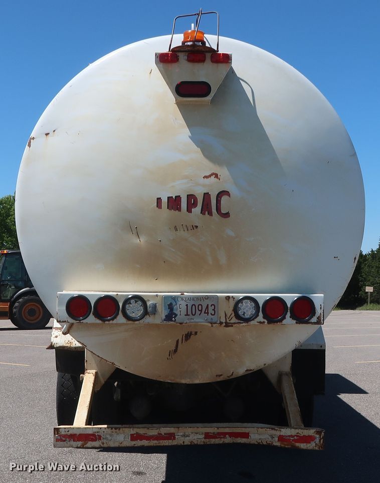 image for item GS9837 2001 International 4900 Impac refuse truck