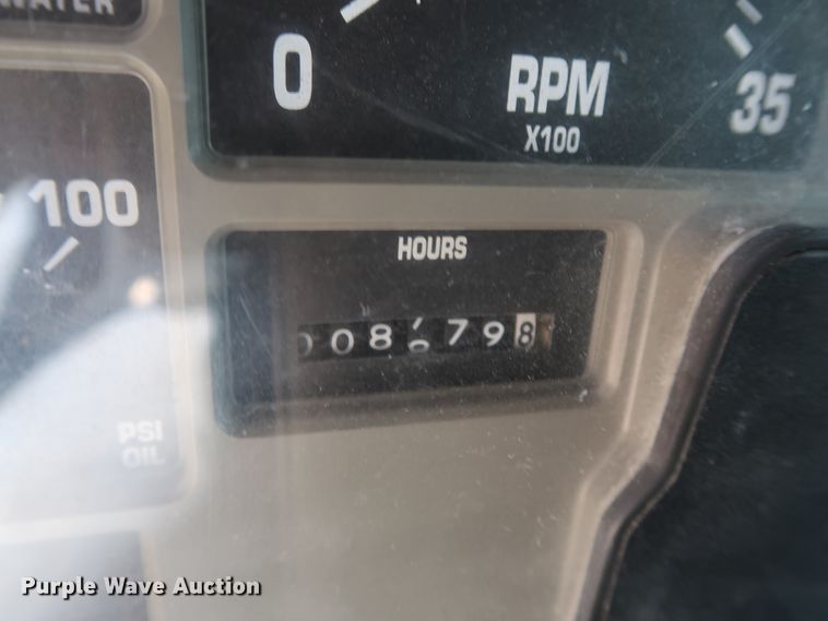 image for item GS9837 2001 International 4900 Impac refuse truck