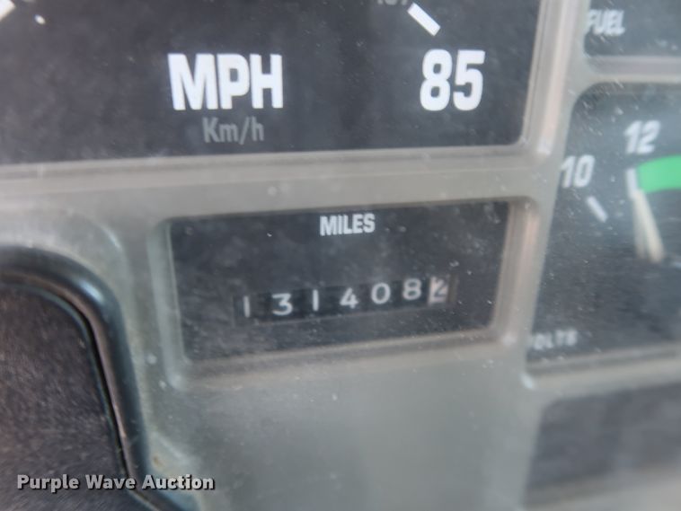 image for item GS9837 2001 International 4900 Impac refuse truck