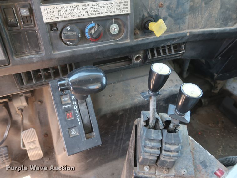 image for item GS9837 2001 International 4900 Impac refuse truck