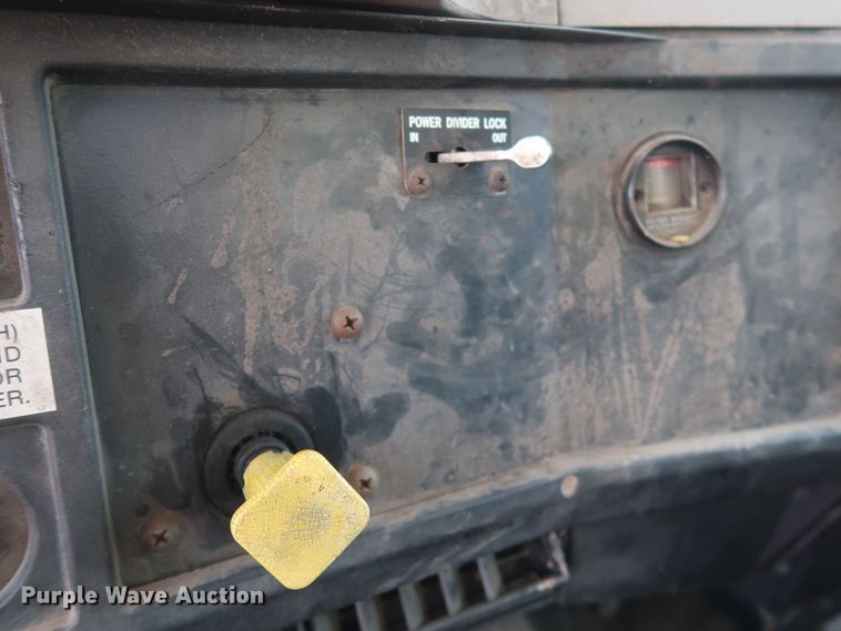 image for item GS9837 2001 International 4900 Impac refuse truck