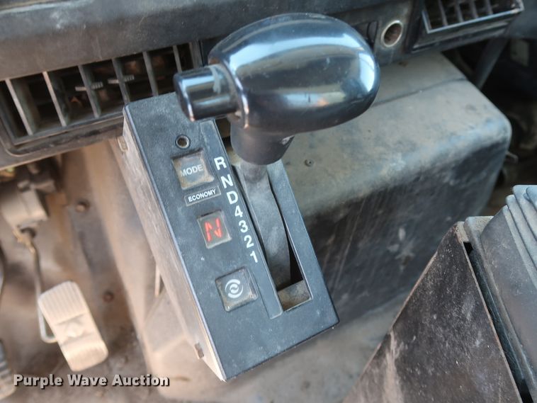 image for item GS9837 2001 International 4900 Impac refuse truck