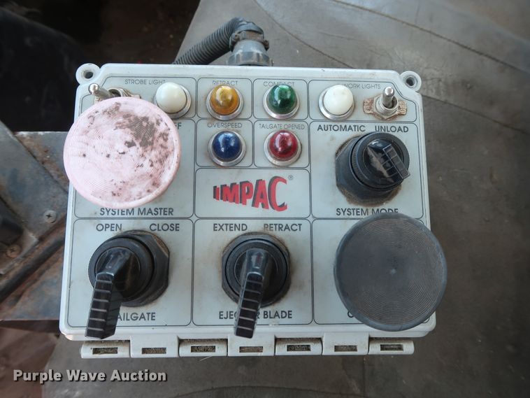 image for item GS9837 2001 International 4900 Impac refuse truck